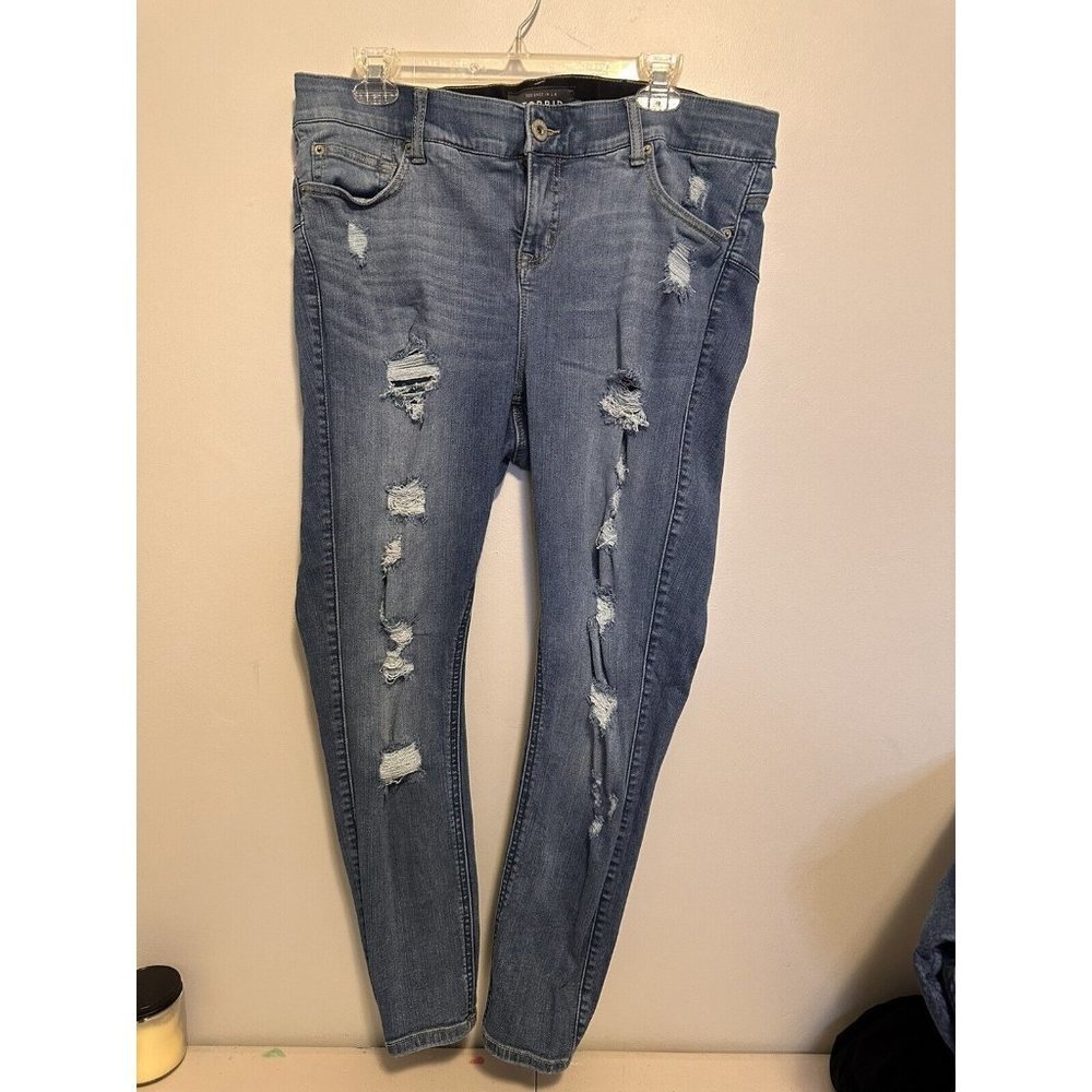 Torrid Plus Size 18s Bombshell Skinny Premium Stretch High Rise Destructed Jeans